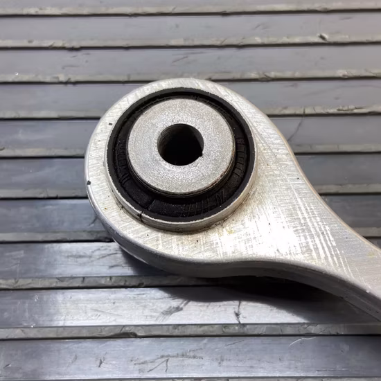 Senpei Auto Parts Système de suspension de haute qualité Nouveau lien stabilisateur OEM 955 343 069 10 95534306910 pour Porsche Cayenne 2011-2018